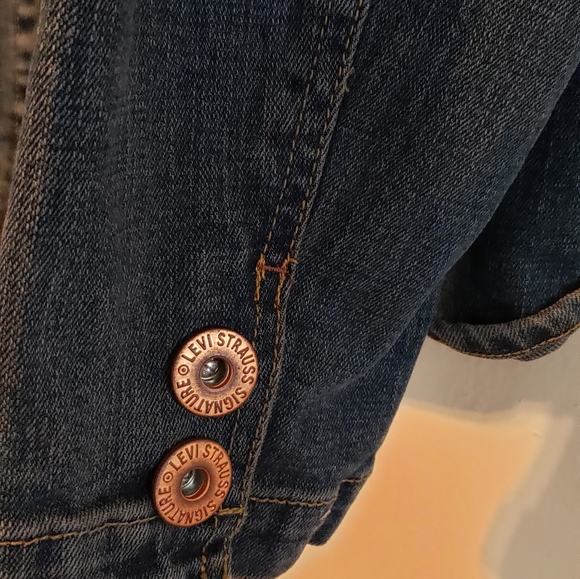 Ladies size L levis jean jacket - Picture 5 of 10